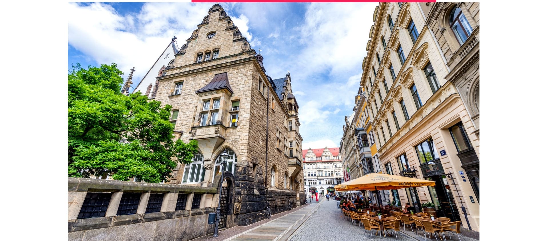 Historischer Altbau in einer Fußgängerzone von Leipzig.